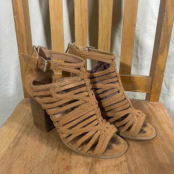 Indigo rd Tan Strappy Heeled Sandal Size 7M - Picture 4 of 8